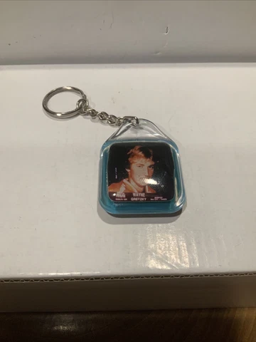 Vintage Wayne Gretzky Edmonton Oilers ( blue version ) Key Chain NHL Hockey Cover