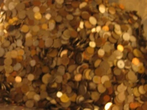 3 pounds of mixed world Coins Bulk Lot G- Unc. - Picture 1 of 3