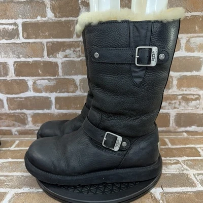 Botas de motociclista UGG Kensington de cuero negro con hebilla de piel de oveja 5678 para mujer talla 10 Foto 1 de 4