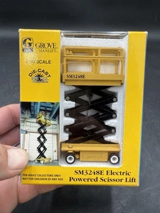 Norscot Grove Manlift SM3248E Electric Powered Scissor Lift - 1:50 - Diecast - Picture 1 of 6