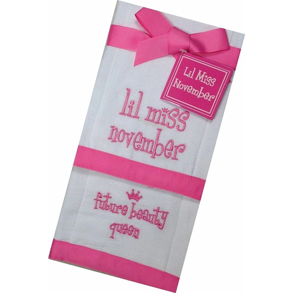Juego de 2 toallas bordadas de tela de eructo Future Beauty Queen, Lil Miss noviembre Foto 1 de 3