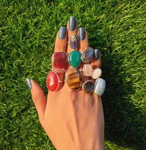 Lote de 10 piezas de anillos de piedras preciosas de mezcla de ansiedad / anillos de bisel antiguos / anillos para mujer ~ - Imagen 1 de 2