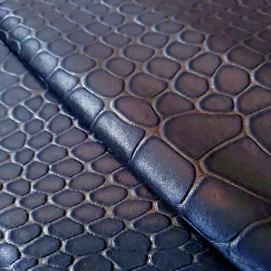 MARINEBLAU GEPRÄGTES KROKODIL REPTIL FREMDE HAUT STRETCH SPANDEX STOFF 58" VON YARD - Bild 1 von 9