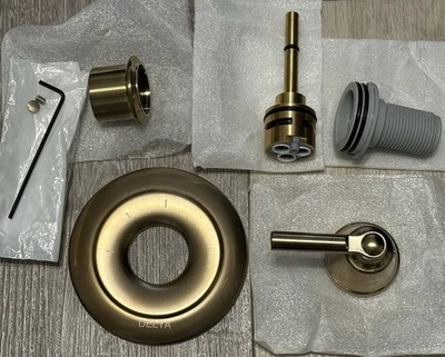 Delta Saylor Gold 6-Set Ducha Desviador Trim Kit, Champagne Bronze T11935-CZ Foto 1 de 4