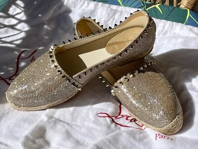 Alpargatas Christian Louboutin con púas doradas. Nuevo EU 39 US 8 Foto 1 de 4