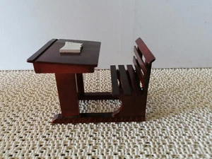 Holz Schulbank für Sammler Puppen oder Bären H:10cmT:14cm B:9,5cm - Picture 1 of 5