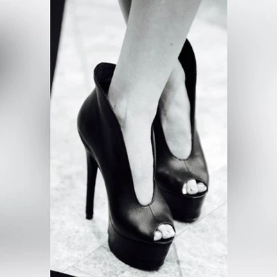 London Trash Stiletto bootie/ black leather - Image 1 of 4