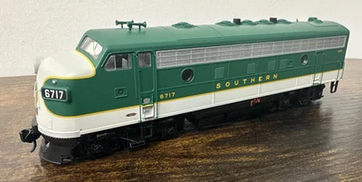 Walthers HO 910-19924 EMD F7A Diesel - Southern RY #6717 w/DCC & Snd Needs TLC! - Image 1 of 4