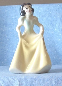 VINTAGE DISNEY SNOW WHITE FIGURINE BANK - Picture 1 of 8