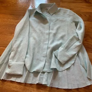 Blusa Camisa Tuckernuck Plisada Espalda Abotonada Talla XS - Imagen 1 de 6