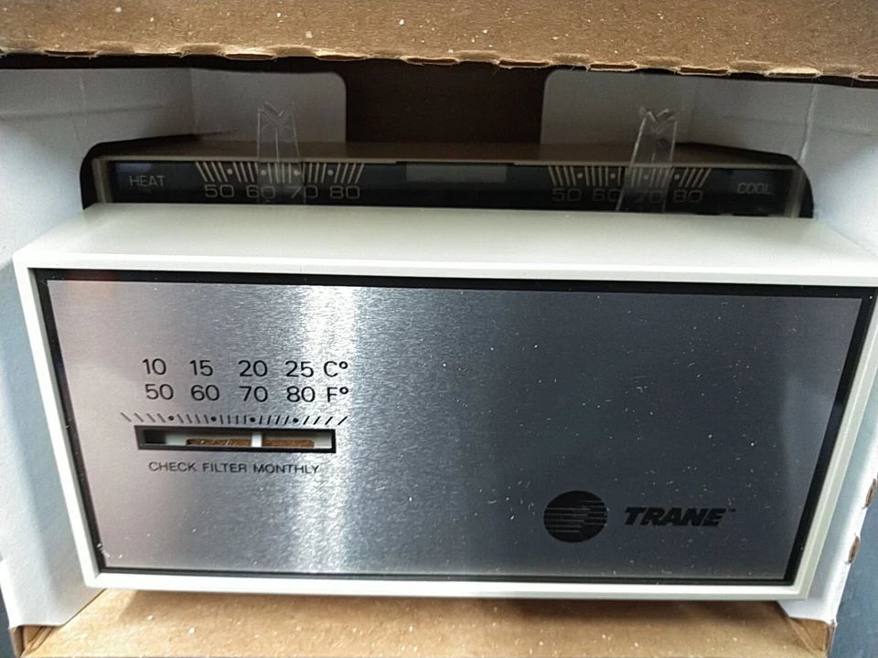 Trane BAY28X183 Heat-Cool Thermostat 24V Control - Image 1 of 3