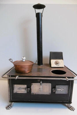 JOUET ANCIEN - BELLE CUISINIÈRE/FOURNEAU À ALCOOL EN TÔLE PEINTE MÉTAL CHROMÉ - Photo 1/4