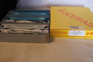 HO Scale Accurail, 3 Pack, ACF 3 Bay Hoppers Great Northern BNOS #33311 - Picture 1 of 3
