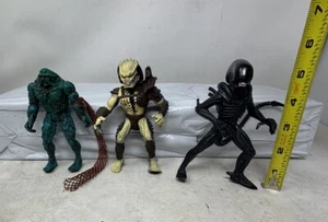 Vintage 1990s Kenner Monster Lot Of 3: Xenomorph, Alien Vs Predator, Swamp Thing - Bild 1 von 13