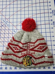 Beanie Chicago Blackhawks Logo 47 Marke Bommelmütze Hockey NHL - Bild 1 von 4