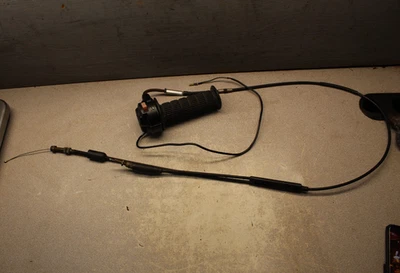 KAWASAKI F11 F9 1972-1975 CONJUNTO DE EMPUÑADURA DE ACELERADOR DE GIRO DERECHA FABRICANTE DE EQUIPOS ORIGINALES 46019-022 Foto 1 de 4