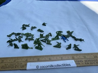 Lote 30 juguetes Louis Marx miniatura años 60? Soldados de juguete de infantería británicos de plástico Foto 1 de 4