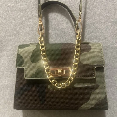 Camo Crossbody Mini Turn & Lock Fabric Bag NWOT 8”W X6”L 2” - Изображение 1 из 4