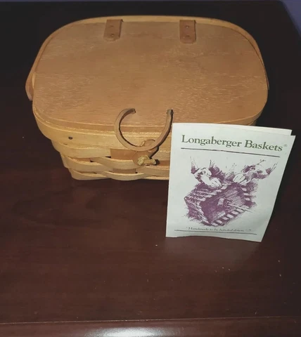 Longaberger Basket  1996 Small Picnic with Wood Craft Lid Great Condition Cover