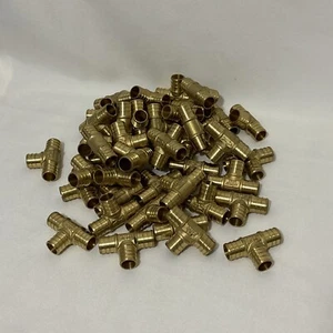 Pack of (44) Cash Acme UC370LF 3/4" X 3/4" X 3/4" Lead Free Pex Tee - Picture 1 of 4