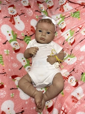 Bebé renacido pintado a mano  Foto 1 de 4