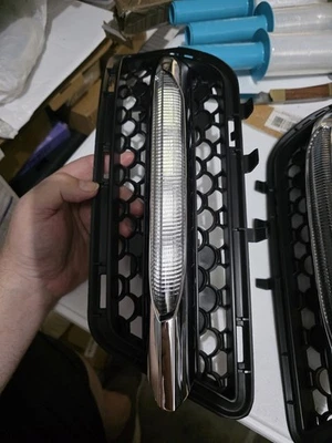 Faro antiniebla derecho e izquierdo mercedes benz clase c 2020 fabricante de equipos originales con biseles cromados y cubierta Foto 1 de 3