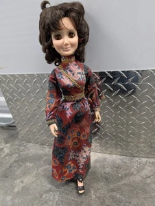 17 Zoll Vintage Hasbro Aimee Vinyl Puppe 1972 schönes Kleid brünett - Bild 1 von 12