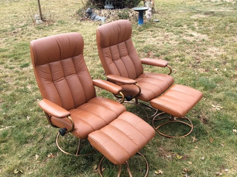 Pair of Ekornes Stressless Reclining Leather Chairs with Matching Ottomans Cover
