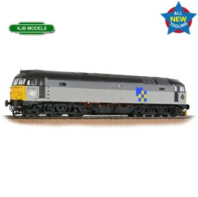 OO Bachmann 35-418 Class 47 004 BR Railfreight Construction Sector RRP £239.95 - Image 1 of 4