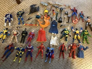 Lote de accesorios y vehículos vintage Marvel, DC Kenner - Imagen 1 de 12