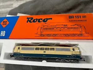 Roco 04132A HO gauge DB BR 151 electric loco in cream & blue livery. BRAND NEW - Picture 1 of 6