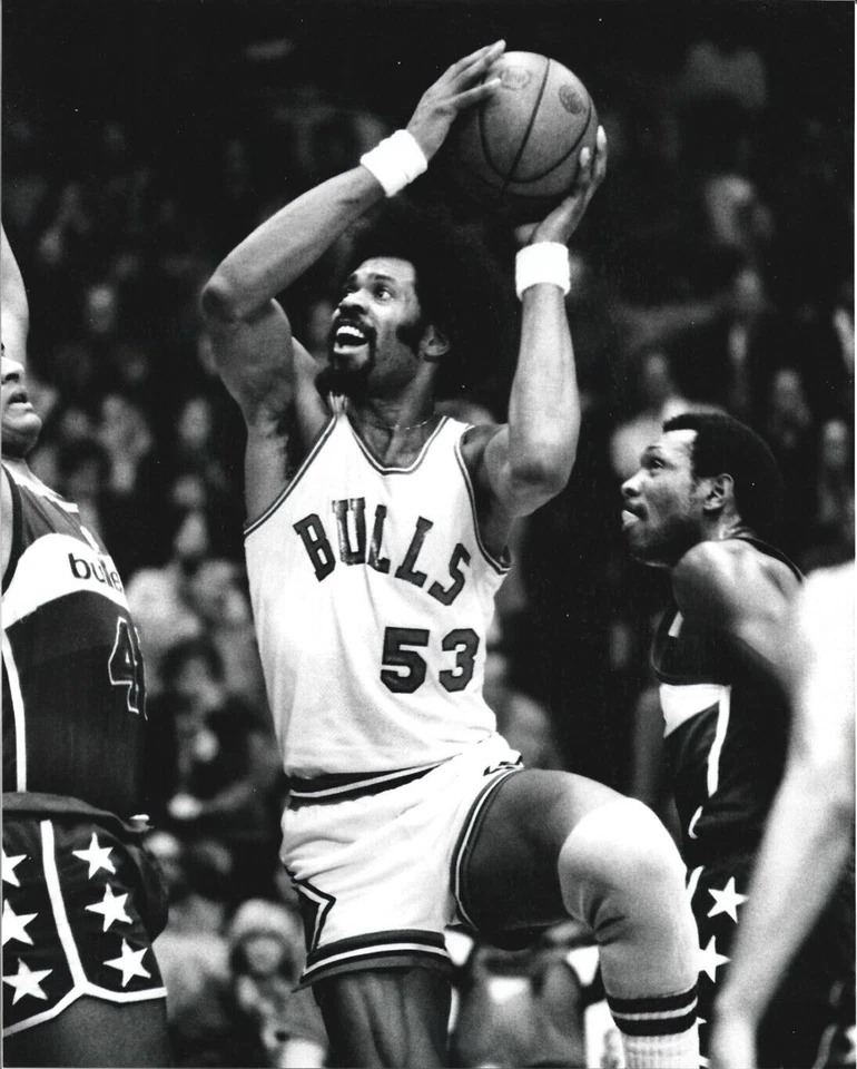 Foto de baloncesto Artis Gilmore-Chicago Bulls-8x10 en blanco y negro Foto 1 de 1