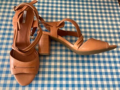 Сандалии на каблуке GEOX, передний крест ремень, желтовато-коричневый - неношеные, Великобритания 7, новое состояние товара - Изображение 1 из 4