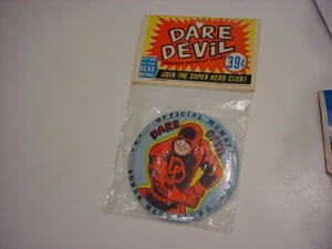 1966 Marvelmania DAREDEVIL MARVEL SUPER HERO CLUB BUTTON Button World RARE MIP - Picture 1 of 4