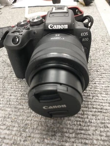 Canon EOS R10 Mirrorless Camera + EF 35mm f/1.8 Macro IS STM Lens - Zdjęcie 1 z 10