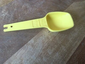 Yellow Tupperware  1 TBSP/4TSP Measuring Spoon replacement  VTG - Picture 1 of 1