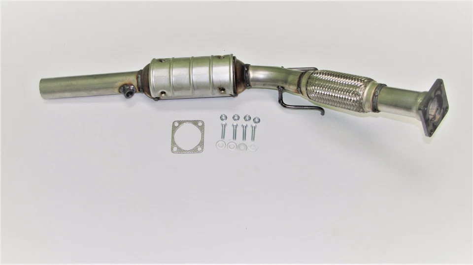 2005 2006 2007 Volkswagen Jetta 2.5L Catalytic Converter & Flex Pipe  BGP Engine - Image 1 of 1