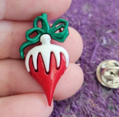 ^ Adorno de árbol de Navidad blanco esmerilado corbata tachuela solapa prendedor - ¡Perfecto para temporada! Foto 1 de 4