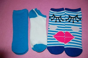 3 Pair LOT GIRLS Side by Side DESIGN SOCKS Fits Shoe Size 4-10 KISS FACE Aqua - Picture 1 of 1
