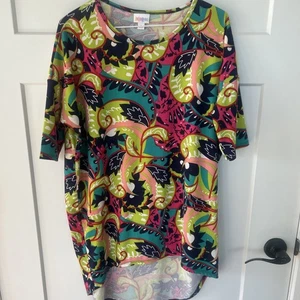 LuLaRoe Low Back Colorful  Geometric Design Short Sleeve Pullover-Pristine! S - Picture 1 of 10