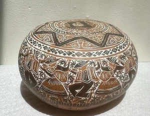 Hand Carved Peruvian Gourd Trinket Box Beautiful Scene - Picture 1 of 8