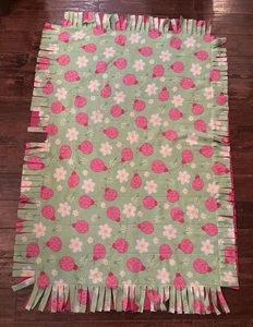 Handgefertigte Wende-Fleecedecke Marienkäfer/Blumen Fransen - Bild 1 von 4