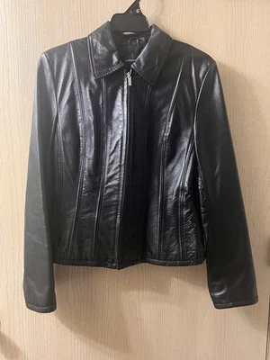 Chaqueta Moda International Mujer Pequeña Cuero Genuino Cremallera Frontal Ajustada Moto Foto 1 de 4