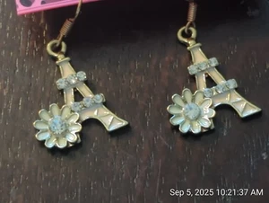 BETSEY JOHNSON EIFFEL TOWER WIRE EARRINGS - Picture 1 of 2