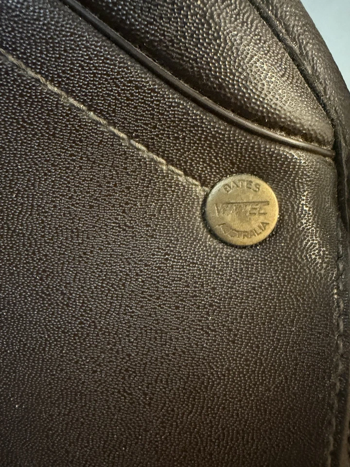 Sistema de garganta Wintec Bates Easy Change 18 pulgadas marrón con sistema CAIRS USADO EN EXCELENTE ESTADO Foto 1 de 4