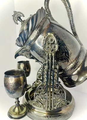 JARRA DE AGUA DE LIMONADA INCLINABLE PLATEADA MERIDEN BRITANNIA CON COPAS Foto 1 de 4