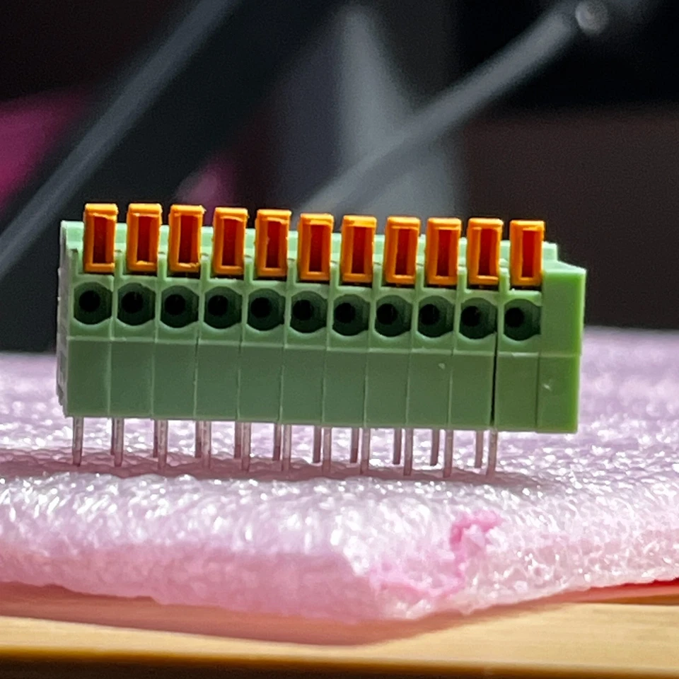 5PCS Fixed Terminal Blocks, Phoenix Contact, FFKDSA1/H-2,54-11  Item: 1700224 - Image 1 of 4