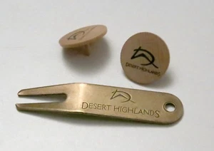 Desert Highlands Golf Scottsdale, AZ Course Divot Tool und Ball Marker Set - Bild 1 von 1