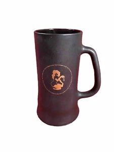 Vaso de cerveza Stein Leroy Femlin vintage años 60 The Playboy Club negro y dorado - Imagen 1 de 14
