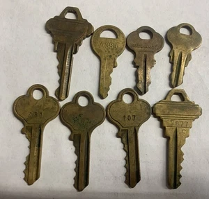Lot Of 8 Mixed Brass? Antique? Vintage? Eaglelock? Schlage? Keys - Picture 1 of 18